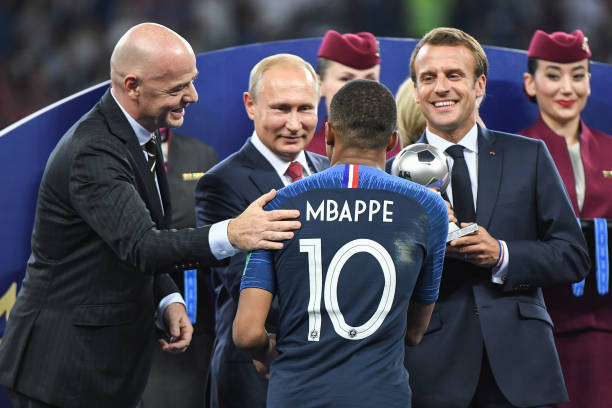 略显迟钝的 略显迟钝的